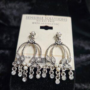 Sensible Solutions Silver tone rhinestone and pearl-type bead earrings